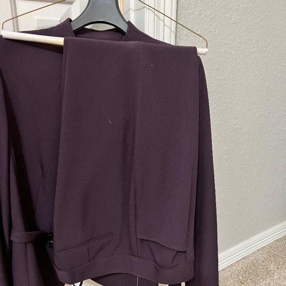 Tahari Brand Suite neve worn. - Picture 2 of 4